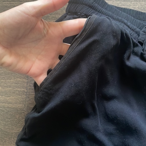 Madewell black joggers size small. Fits like a medium - Picture 3 of 4
